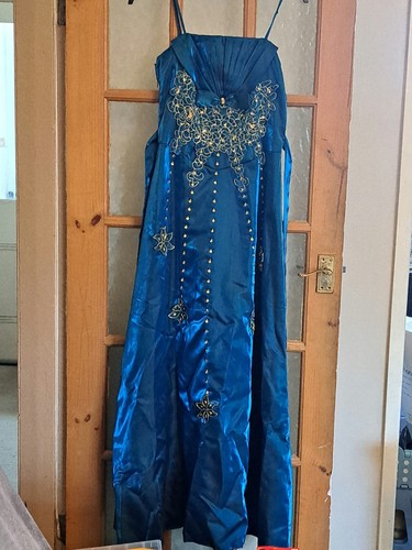 Sleeveless blue prom dress - prom,